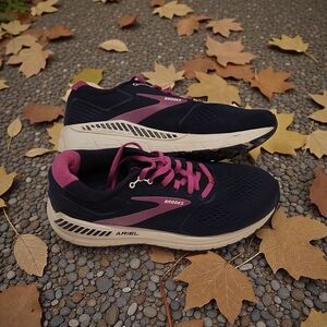 Brooks Ariel 20 Women's Running Shoes U.S Size 10 Peacoat Vivid Viola